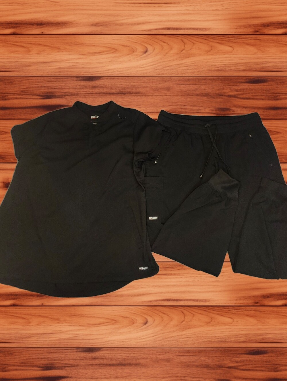 Grey’s Anatomy Scrub Set - Black - Size M Top & L Pants 🩺🖤